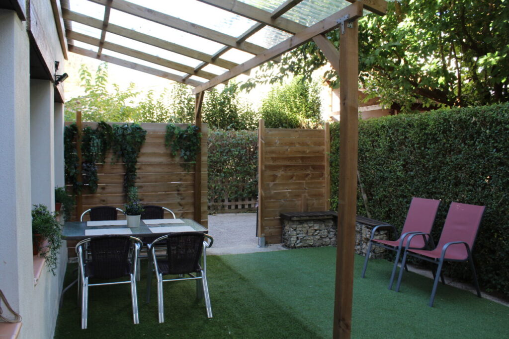 Terraza exterior con barbacoa